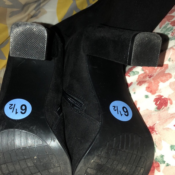 IMPO Black Heeled Boots - Picture 4 of 4